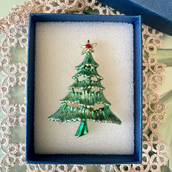 Vintage Christmas Tree Broach . 2/$24 - Picture 6 of 6